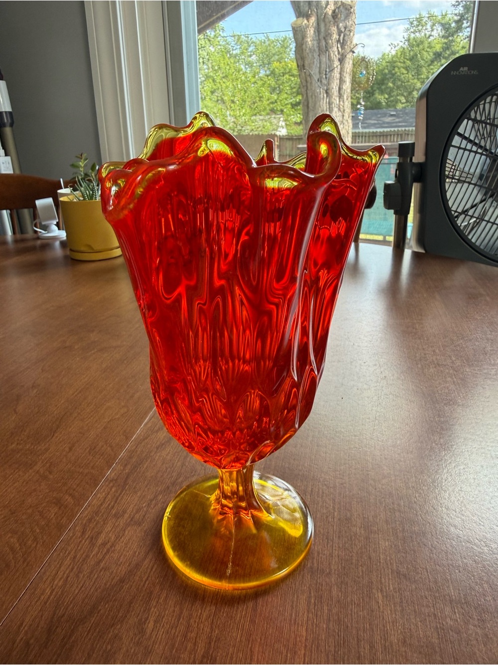 Vintage Fenton thumbprint handkerchief vase - Picture 5 of 11